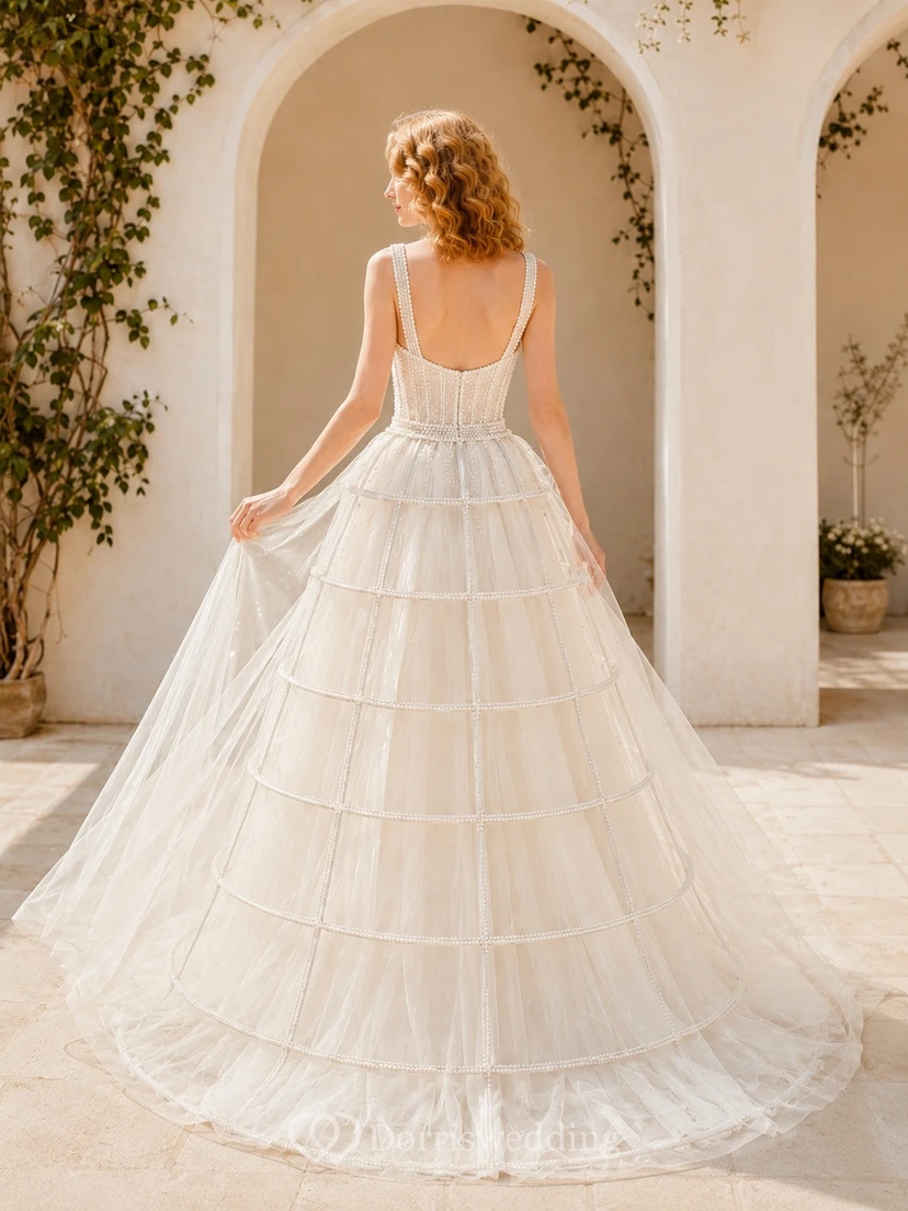 Robe de mariée simple, longue sans manches, à bretelles, coupe trapèze, idéale pour une cérémonie formelle. view 2