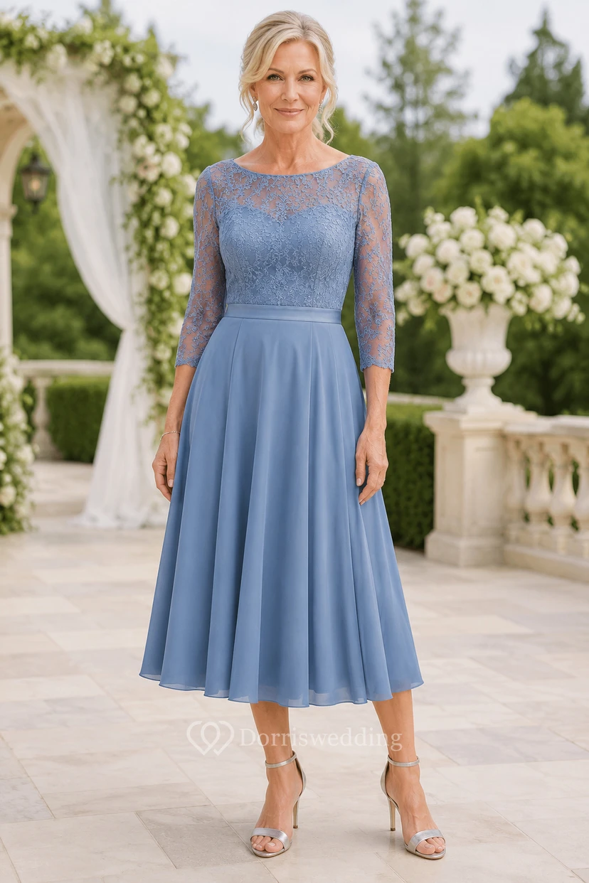 Robe MOB bleu acier en mousseline de soie et dentelle, coupe trapèze, manches 3/4, col rond, longueur thé
