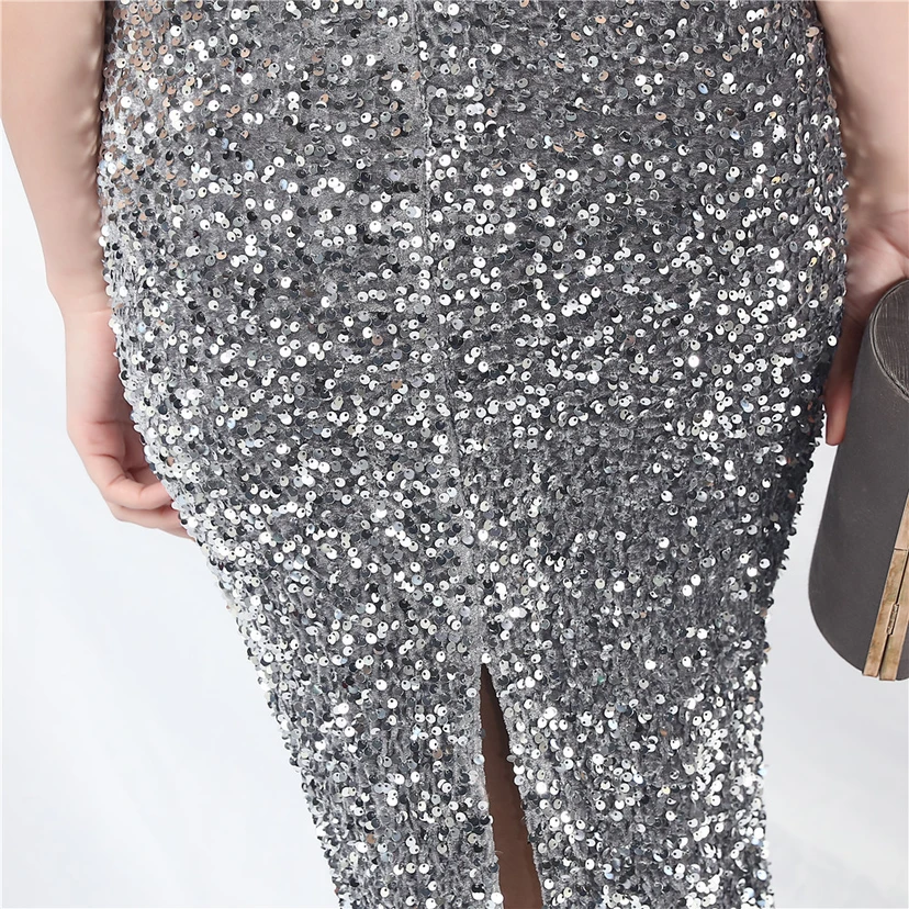 Handgefertigtes, perlenbesetztes Abendkleid aus Straußenfedern und Pailletten view 35