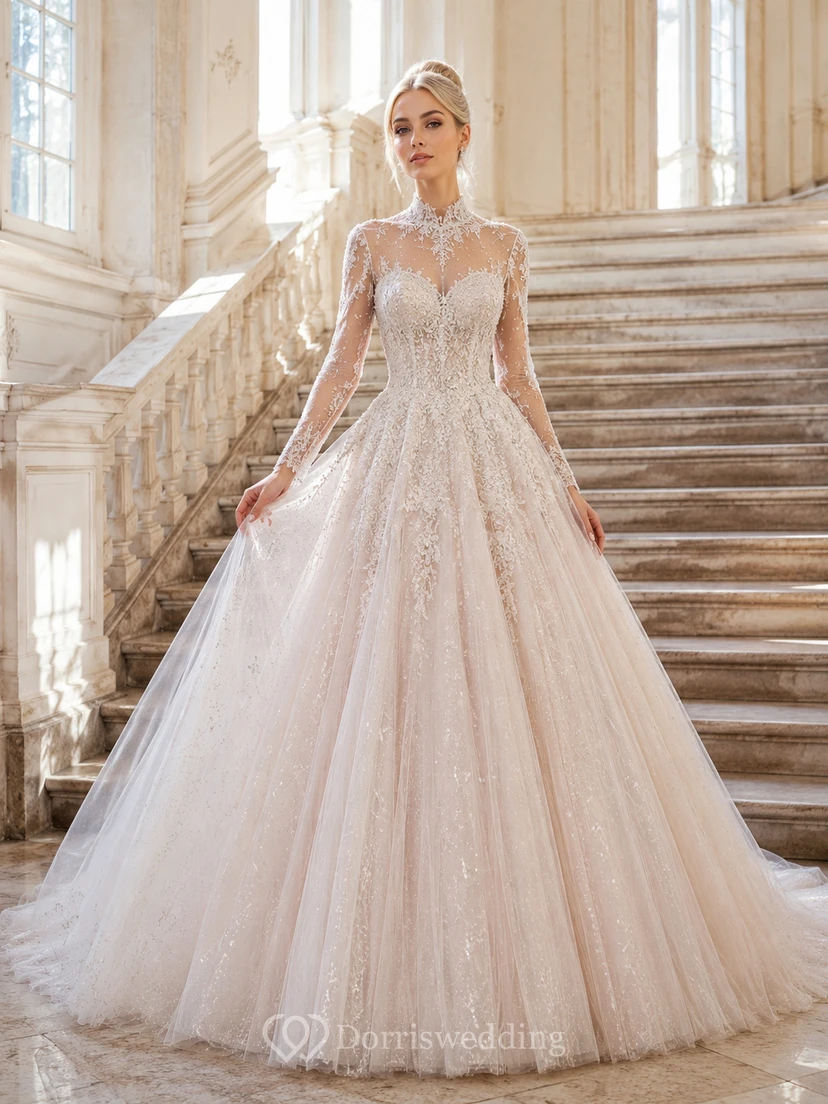 Robe de mariée de bal en dentelle perlée à manches longues et col montant, traîne chapelle illusion