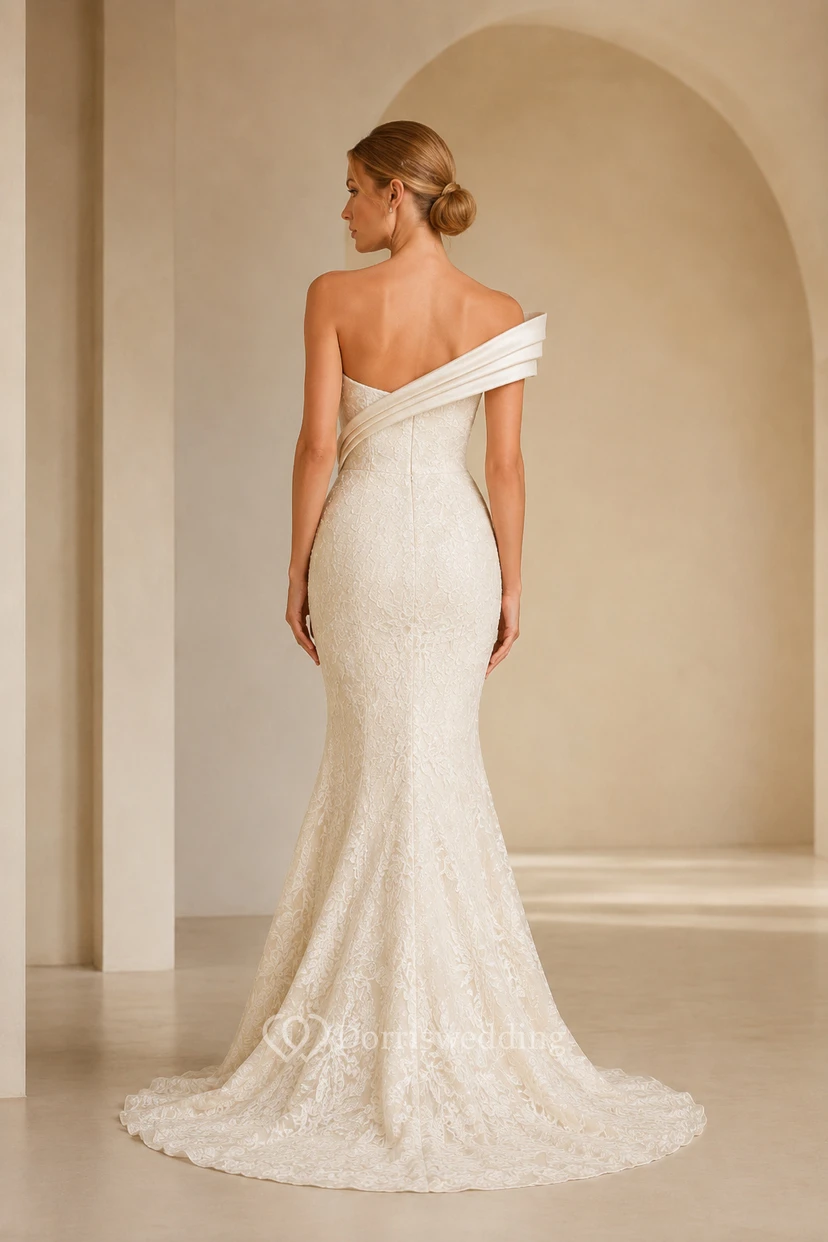 Robe de mariée sirène en dentelle à épaules dénudées et traîne balayée view 2