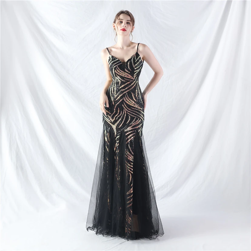 Paillettenbesetztes Abendkleid aus Netzstoff und Trägern view 20