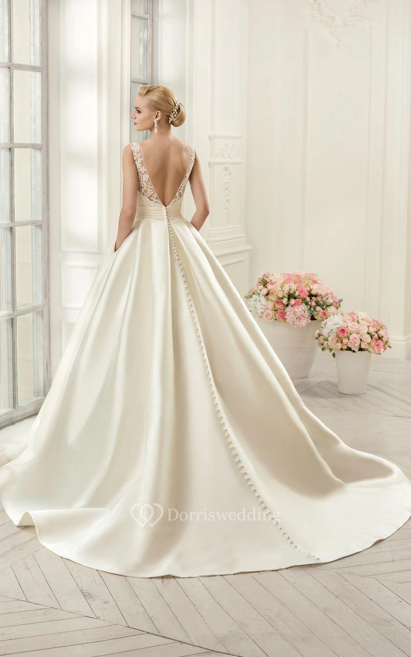 A-Linien-Brautkleid mit Mini-Schmuckapplikationen, Glockenmuster, Schleppe, rückenfreiem Design, Knöpfen und Spitze view 3