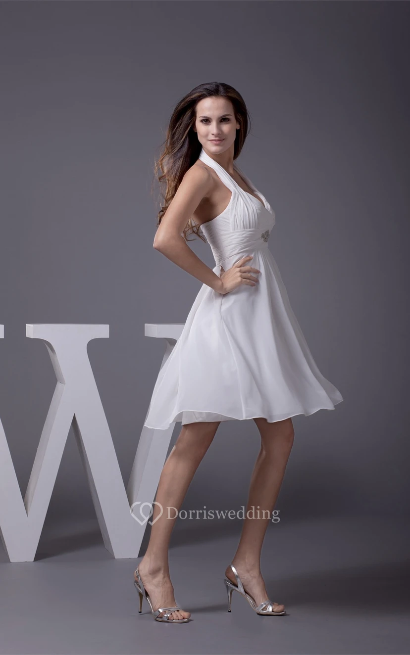 Vestido sin mangas hasta la rodilla con escote halter, corte en A, fruncido y abalorios. view 5