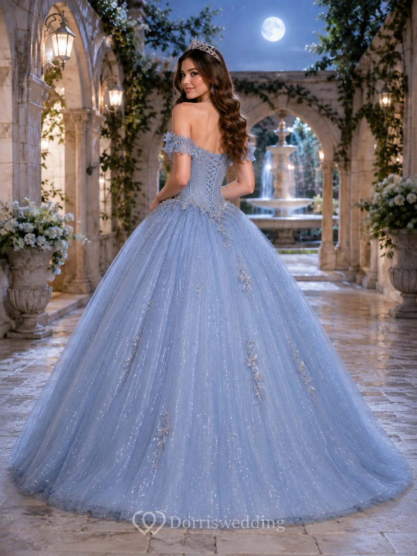 Vestido de baile de princesa para quinceañera, azul cielo, con escote corazón y hombros descubiertos, de tul brillante, iluminado por la luna. view 2