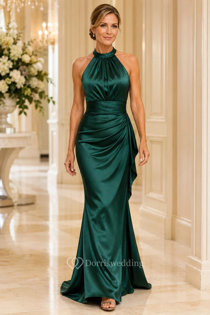 Robe sirène vert foncé en satin dos nu avec volants sur le côté.