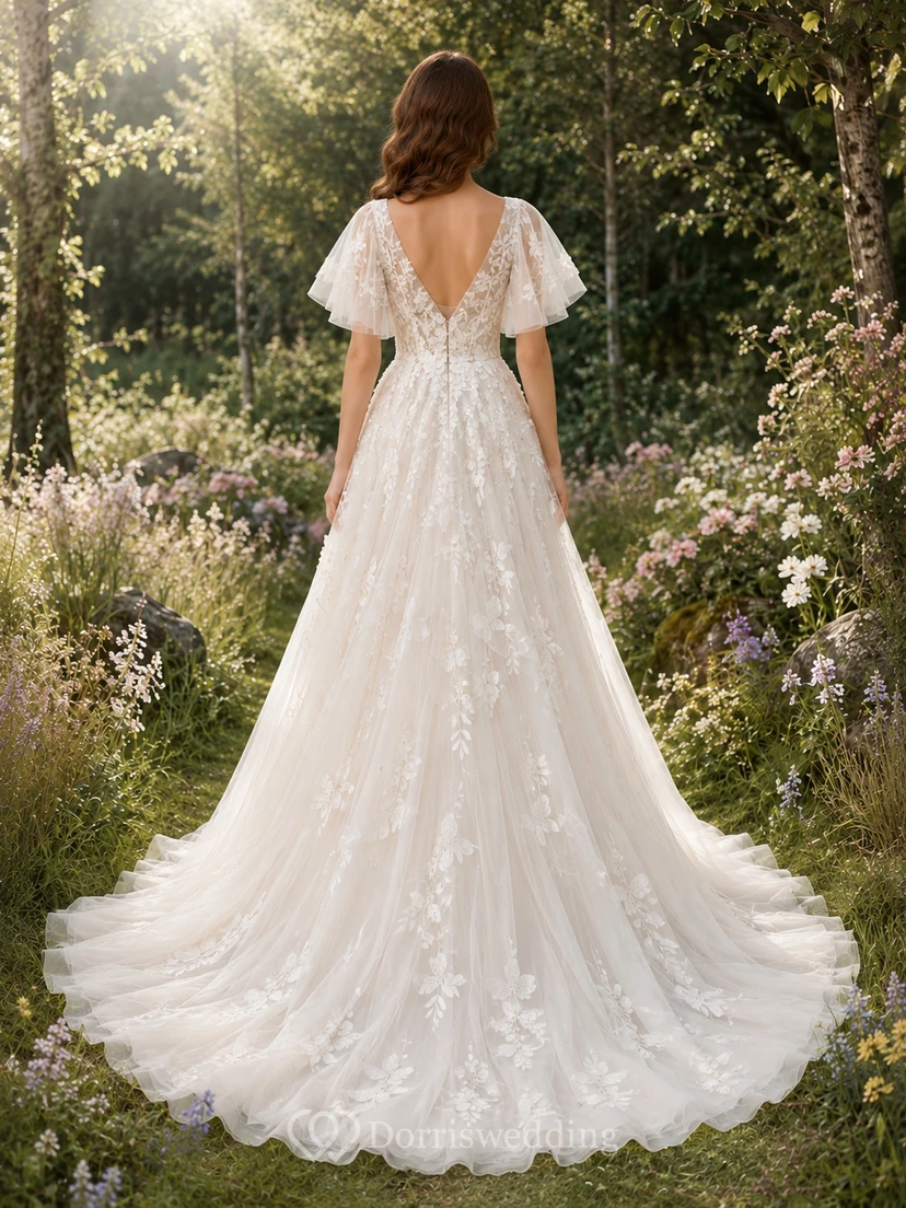 Vestido de novia de corte A con escote pronunciado y mangas acampanadas de la colección Jardín Encantado view 2