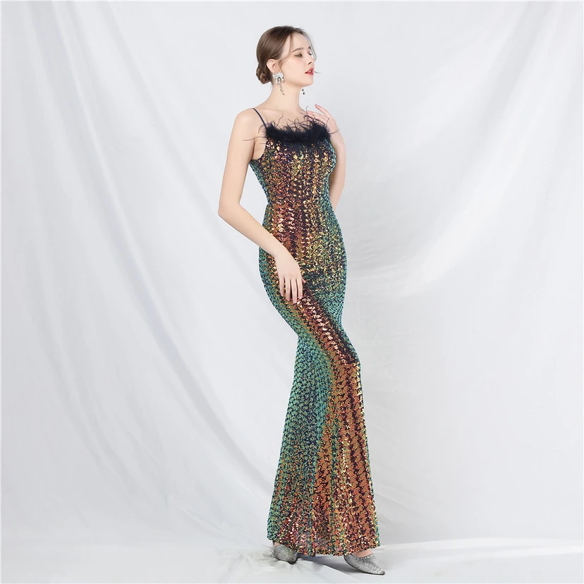 Robe de soirée de luxe ornée de plumes d'autruche et de sequins, idéale pour un banquet. view 52