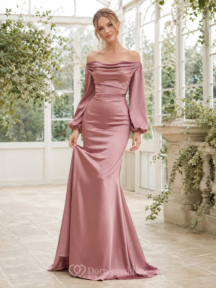 Vestido de gala largo hasta el suelo, de satén, color malva, con hombros descubiertos y mangas largas, corte sirena y fruncido.