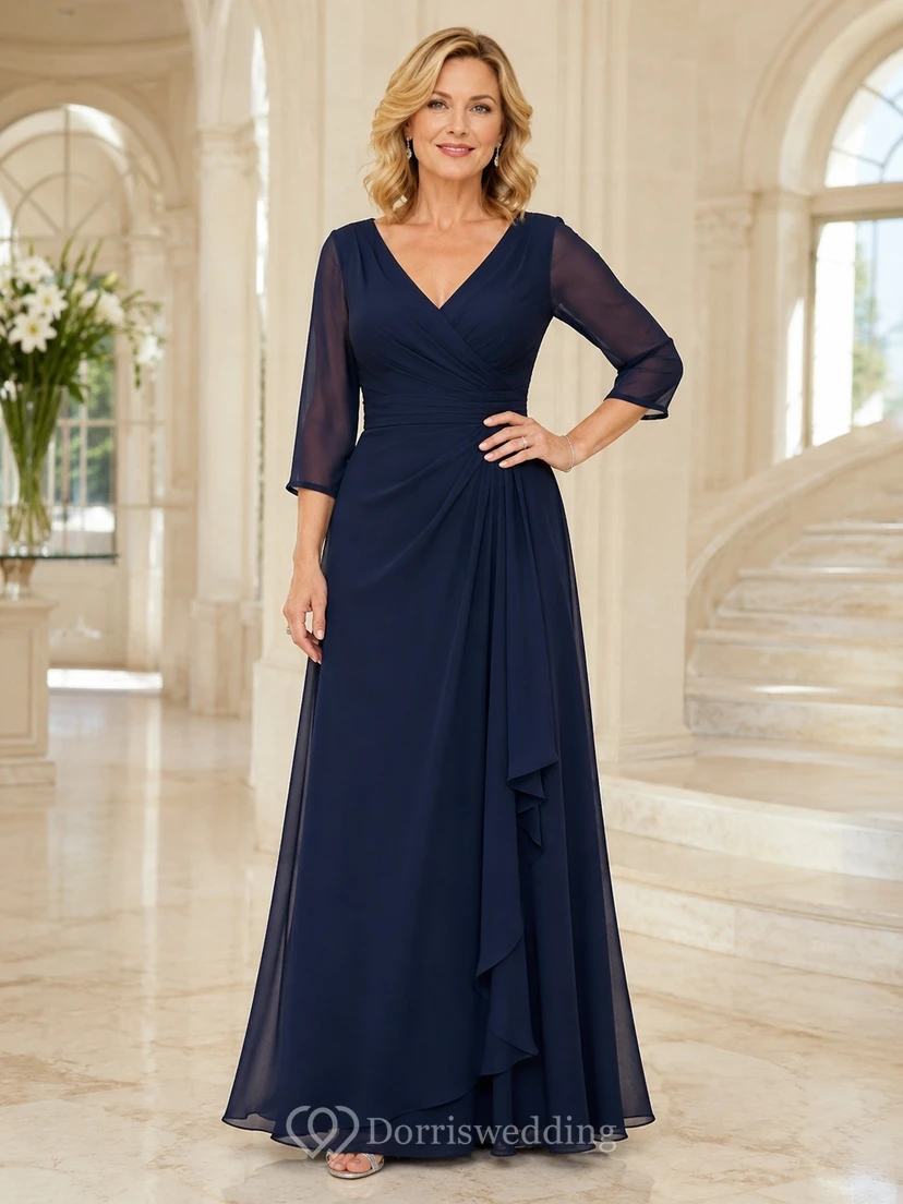 Marineblaues, bodenlanges Chiffonkleid in A-Linie mit V-Ausschnitt, Dreiviertelärmeln und drapiertem Schnitt – ideal für Mütter