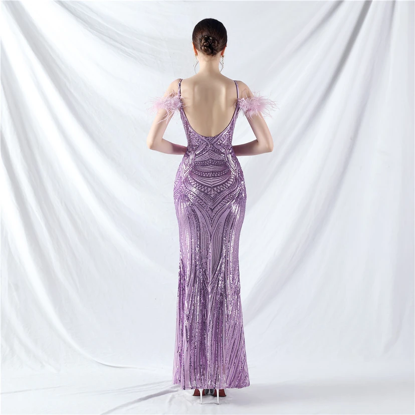 Vestido de noche con cuentas florales y plumas de avestruz elaboradas artesanalmente view 50