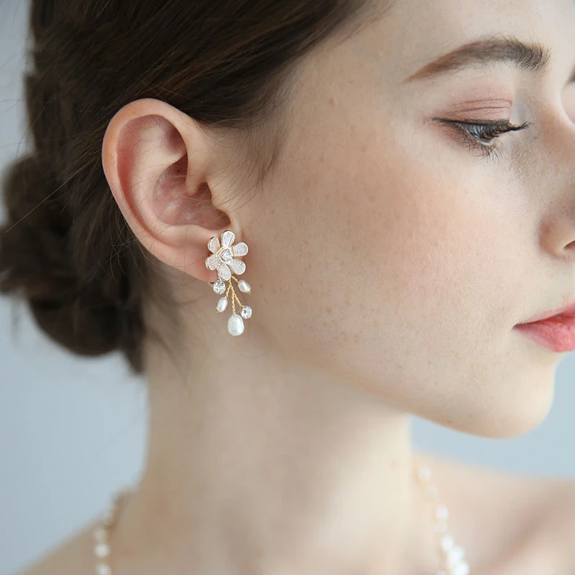 Delicate Rhinestone Beaded Necklace and Earrings Jewelry Sets view 3