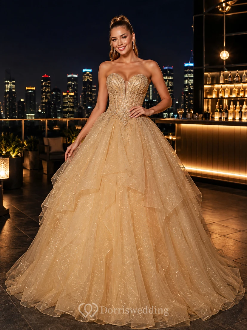 Robe de bal à volants dorée, bustier cœur, tulle pailleté, style Sweet Sixteen, sans bretelles, décolleté en cœur, cascade de paillettes, robe de bal à étages, toit doré, robe de bal Sweet Sixteen