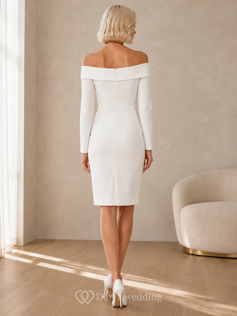 Robe de mariée civile simple, moderne, épaules dénudées, manches trois-quarts, longueur genou, coupe fourreau, idéale pour un mariage civil. view 2