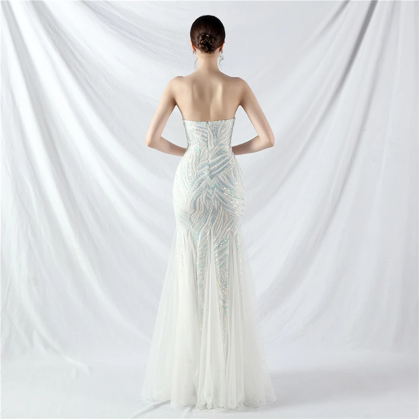 Schwer gearbeitetes, perlenbesetztes Abendkleid aus Netzgewebe mit superdichter Paillettenbesatz view 33