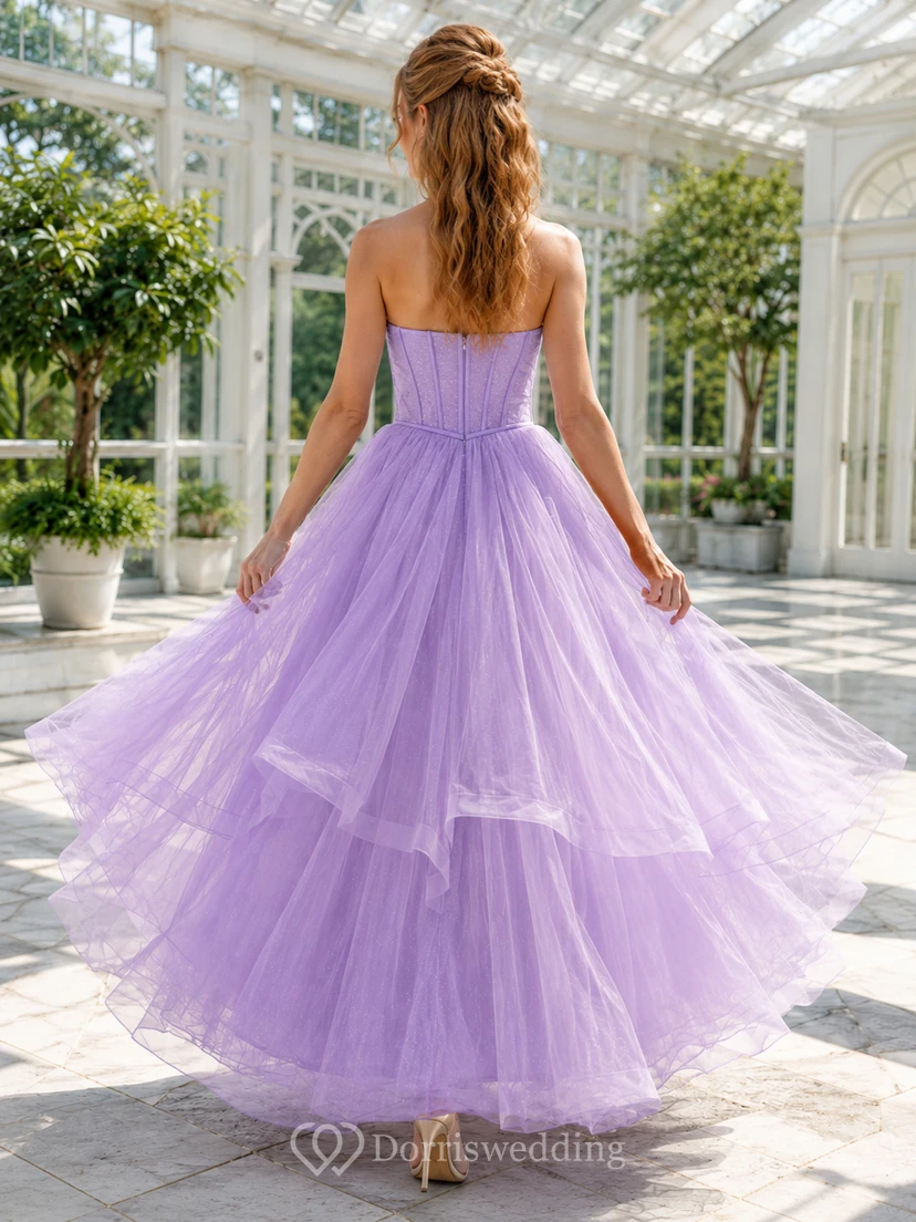 Vestido de gala formal de tul escalonado, sin tirantes, con escote corazón y corpiño palabra de honor color lavanda. view 2