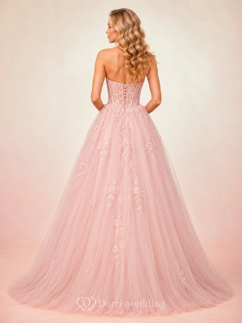 Vestido de fiesta de gala color rosa empolvado sin tirantes con apliques florales de tul view 2