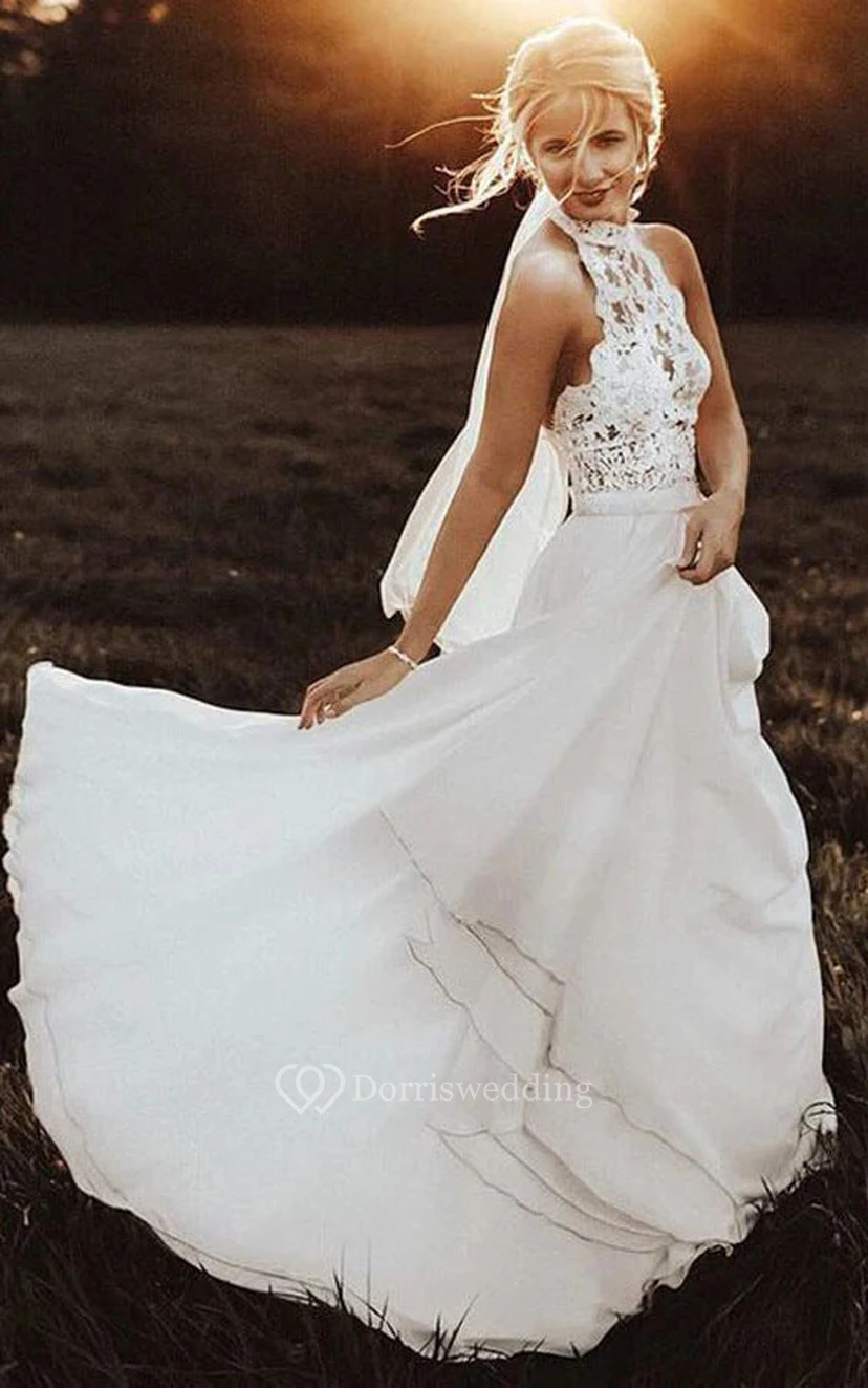 Robe de mariée champêtre en mousseline sans bretelles à col rond et haut en dentelle, style plage. view 2
