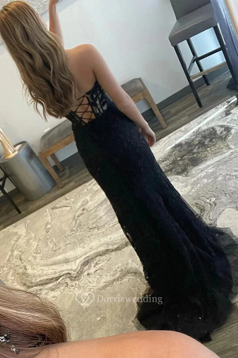 Vestido de fiesta ajustado negro con apliques de encaje y abertura frontal view 2