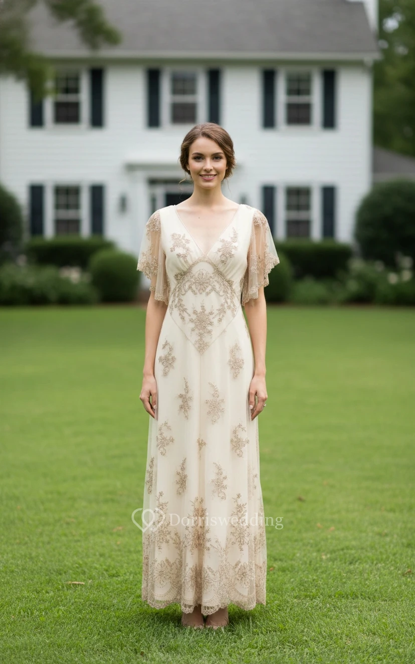 Boho-inspiriertes, elfenbeinfarbenes Brautkleid mit flatternden Ärmeln und Goldstickerei view 3