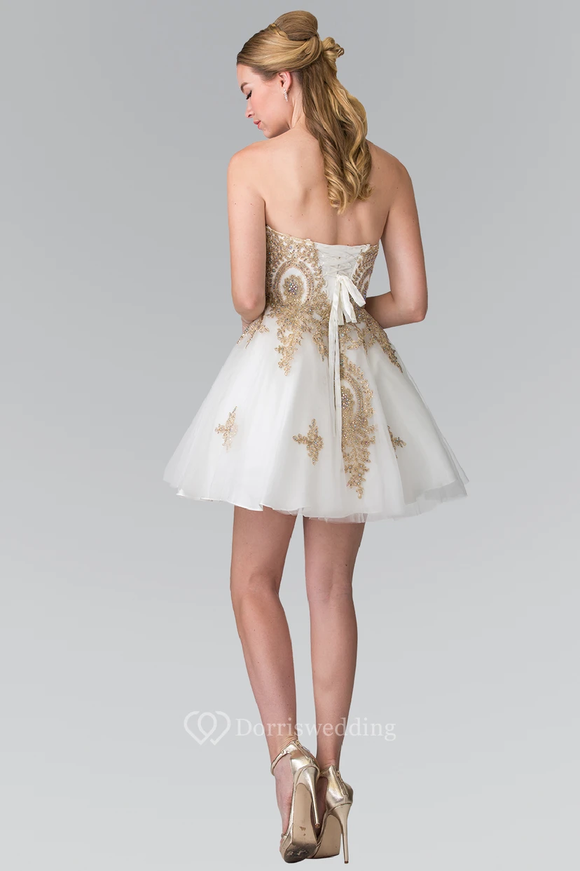 Kurzes, ärmelloses A-Linien-Kleid aus Tüll mit Schnürung und Herzausschnitt sowie Perlenstickerei view 2