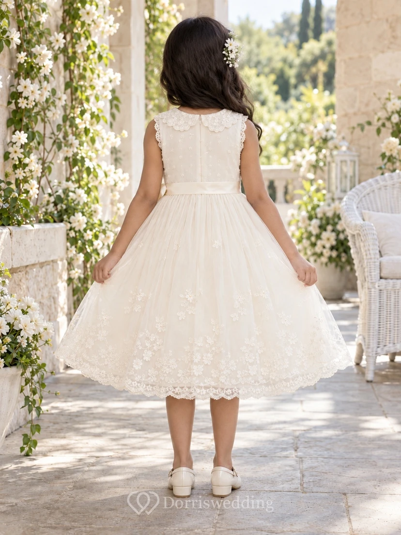 Teelanges, elfenbeinfarbenes Vintage-Kleid in A-Linie mit Spitze, ärmellos, Kragen und Muschelsaum für Blumenmädchen view 2