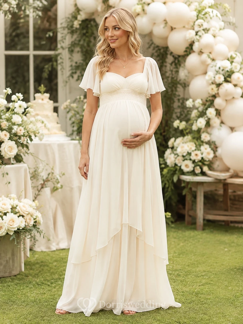 Cremefarbenes Chiffon-Umstandskleid mit eckigem Ausschnitt, kurzen Ärmeln, Empire-Schnitt, A-Linie und bodenlang