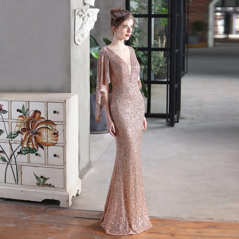Robe de soirée élégante à paillettes, style sirène, ailes d'ange, idéale pour un banquet ou une réunion. Mannequin automobile. Robe de soirée d'été. view 3