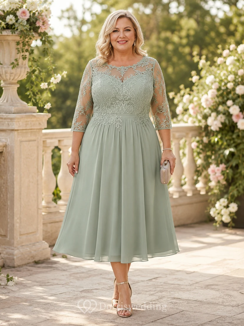 Robe de mère pudique grande taille en dentelle sauge, décolleté illusion, manches trois-quarts, coupe trapèze, longueur thé