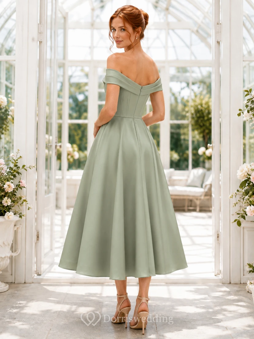 Robe cocktail vintage élégante en satin céladon, épaules dénudées, plissée, coupe trapèze, longueur thé. view 2