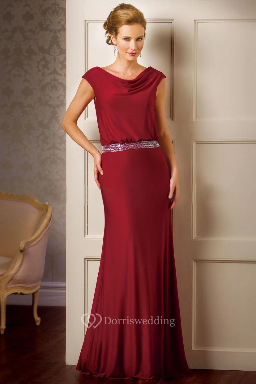 Kleid für die Mutter der Braut mit kurzen Ärmeln, Pailletten und Drapierung