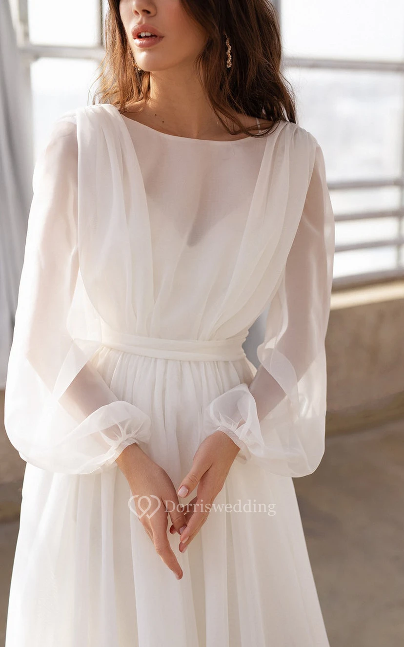 Robe de mariée bohème à traîne et manches longues, coupe bateau, longueur au sol, style A. view 3
