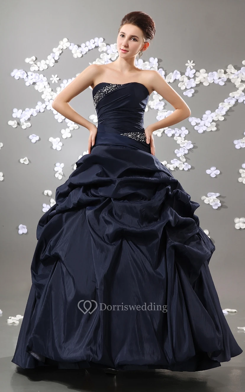 Robe de bal bustier en taffetas à volants et perles view 4