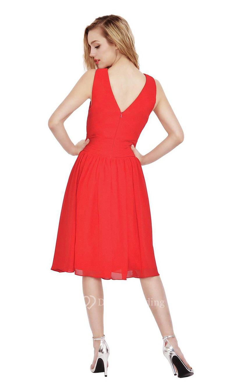 Robe sans manches en mousseline de soie, longueur genou, dos en V view 2