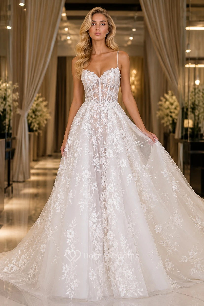 Vestido de novia de gala con tirantes finos, encaje y falda de tul.