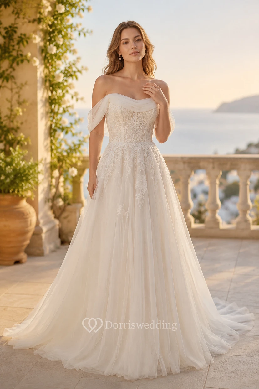 Robe de mariée en tulle de coupe trapèze avec décolleté épaules dénudées et corsage en dentelle