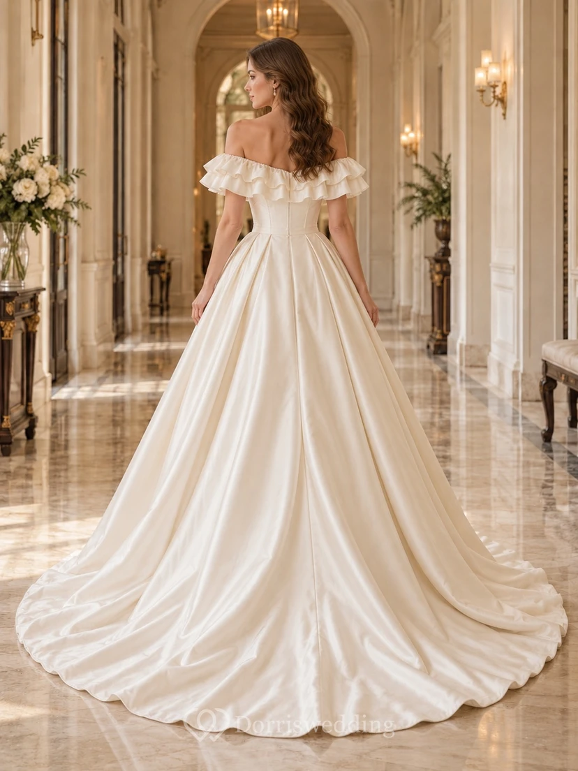Schulterfreies, bodenlanges Brautkleid aus Satin mit Rüschen und Schleppe in A-Linie view 2