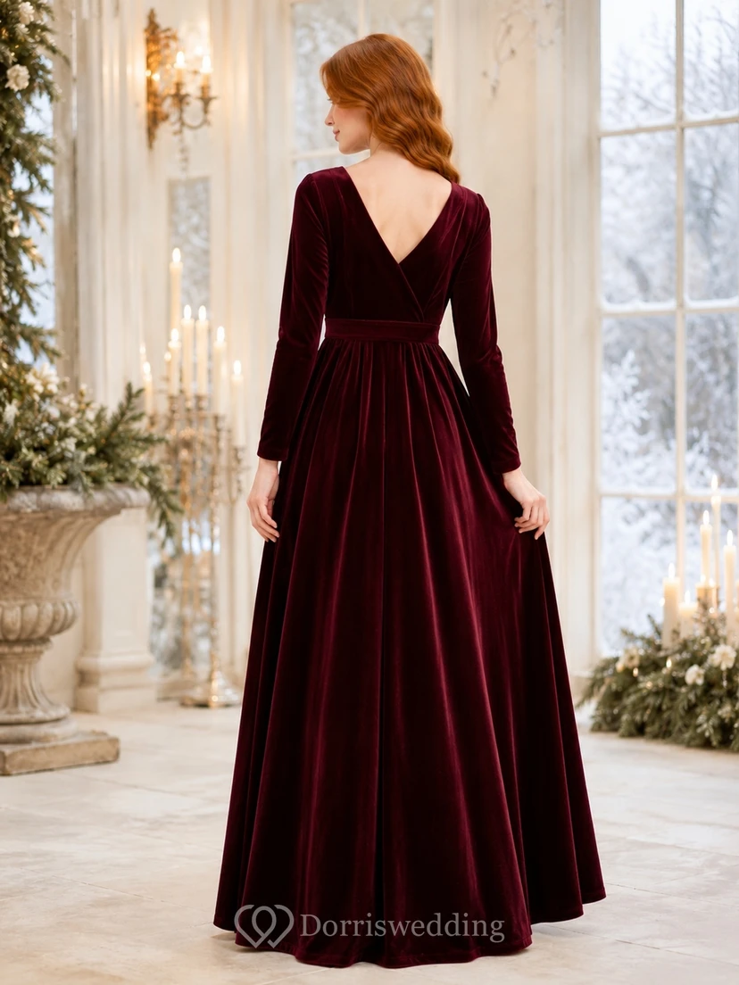 Robe de demoiselle d'honneur junior bordeaux, coupe trapèze, col en V, manches longues, velours luxueux view 2
