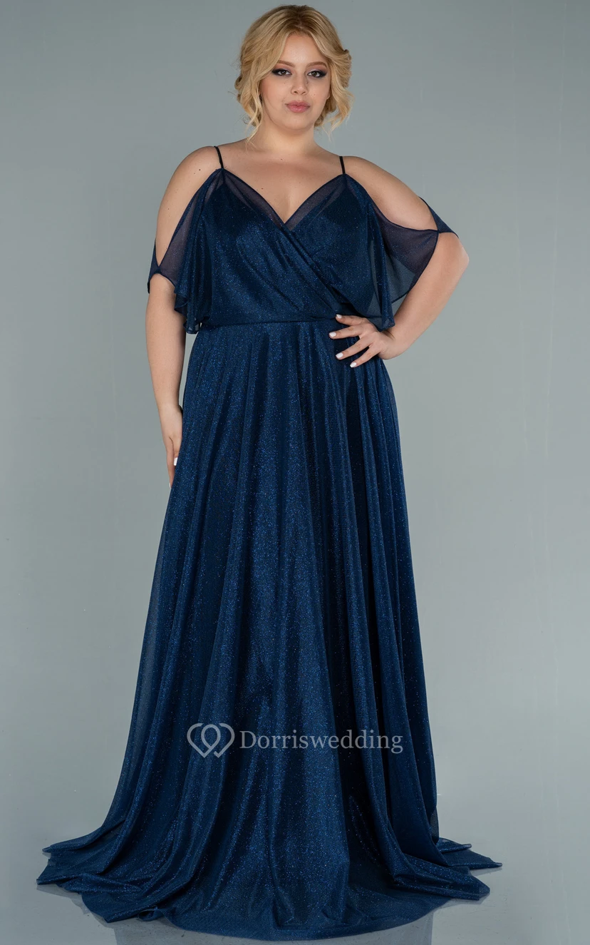 Robe de bal grande taille à sequins et bretelles spaghetti, plissée et décolletée en V, style empire, dos nu.
