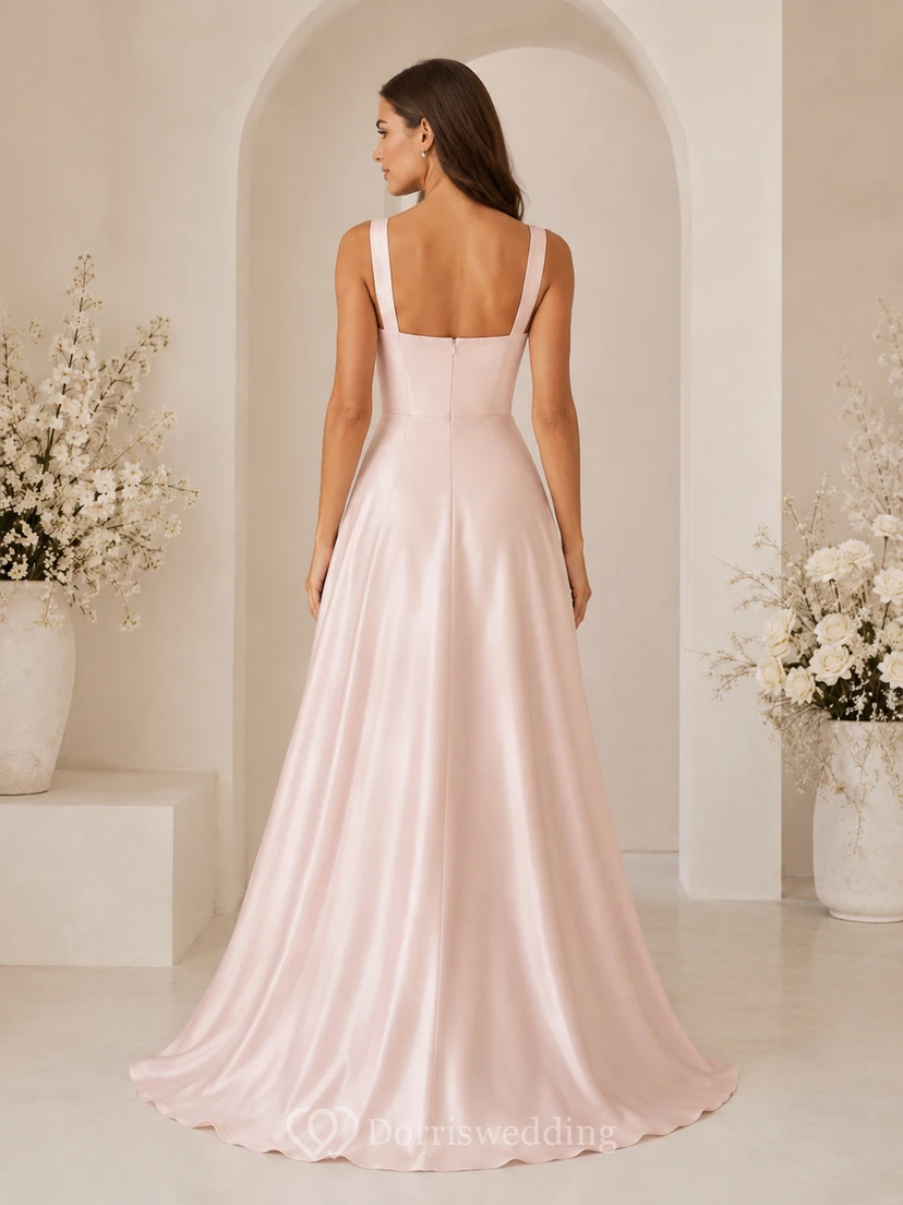 Robe de mariée simple en satin rose poudré, col carré et bretelles carrées, coupe trapèze. view 2