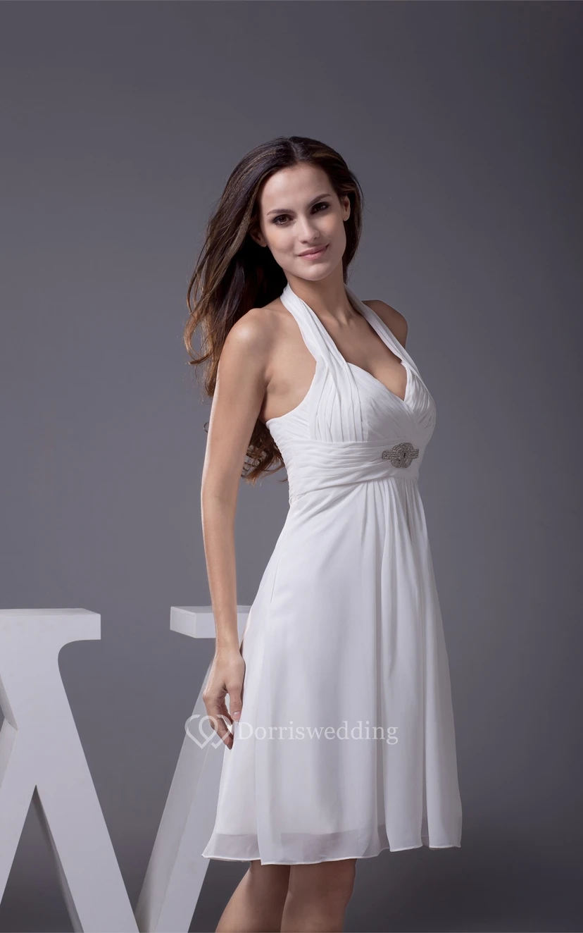 Vestido sin mangas hasta la rodilla con escote halter, corte en A, fruncido y abalorios. view 4