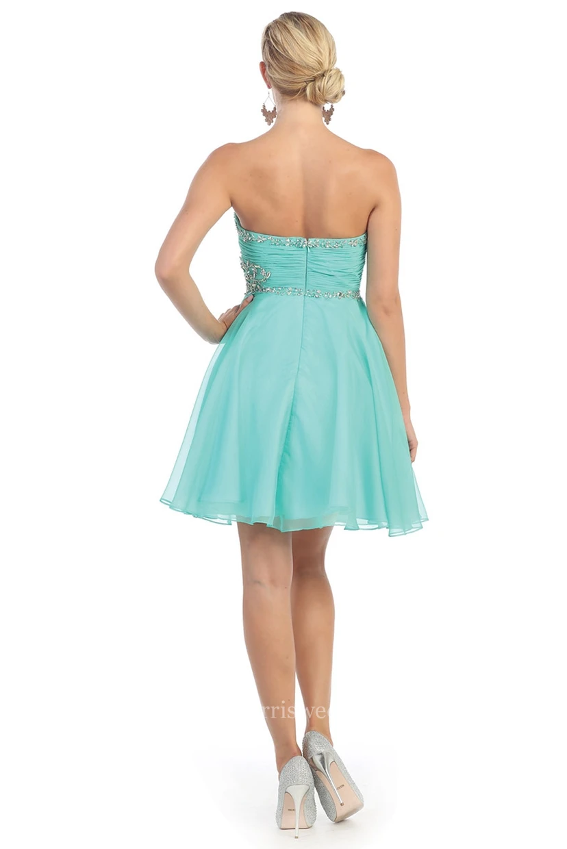 Ärmelloses A-Linien-Minikleid aus Chiffon mit herzförmigem Dekolleté, Reißverschluss, gekreuzten Verzierungen und Perlenstickerei view 2