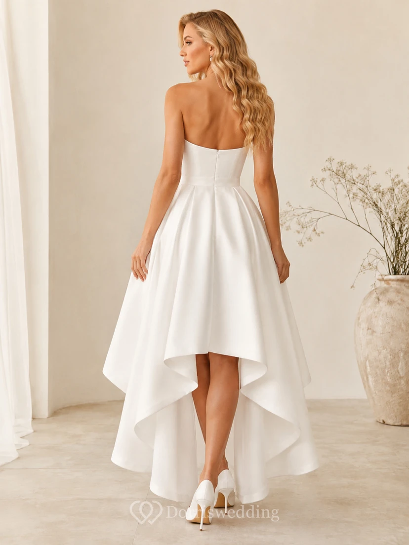 Robe de mariée moderne en satin, coupe trapèze, bustier asymétrique, sans manches, style cascade, style civil view 2