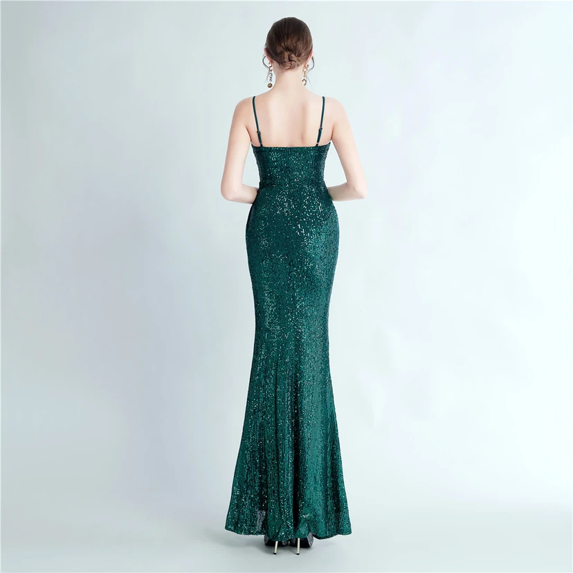Robe de soirée longue à sequins haute densité, plissée, fendue sur le côté et à bretelles view 15