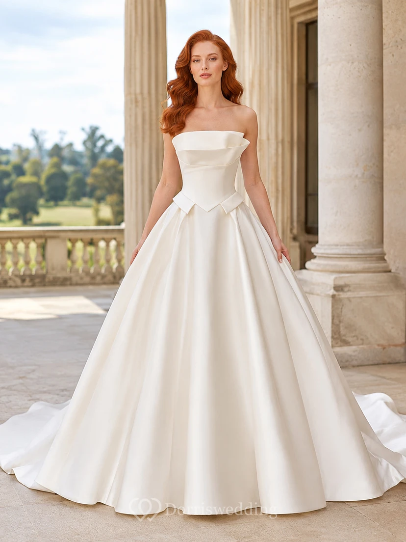 Brautkleid aus Satin-Tüll, trägerlos, mit Schleppe und tiefem V-Ausschnitt