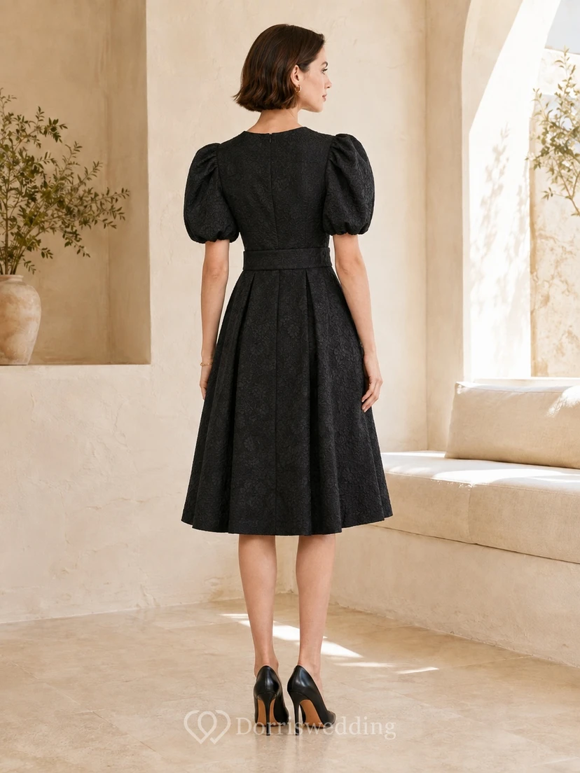 Vintage Schwarzes Samt-Cocktailkleid in Knielänge mit eckigem Ausschnitt, Puffärmeln und Samtausschnitt view 2