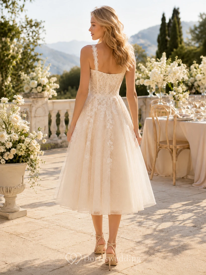 Robe de mariée mi-longue en tulle avec corsage en dentelle et taille naturelle view 2