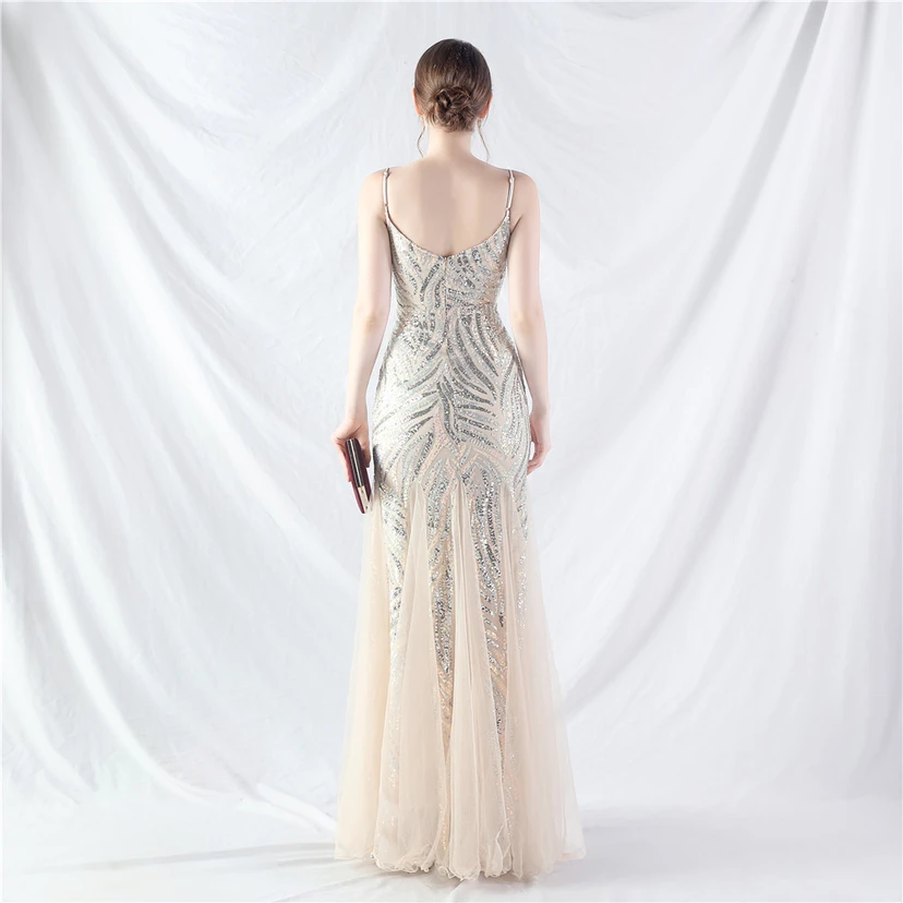 Paillettenbesetztes Abendkleid aus Netzstoff und Trägern view 87
