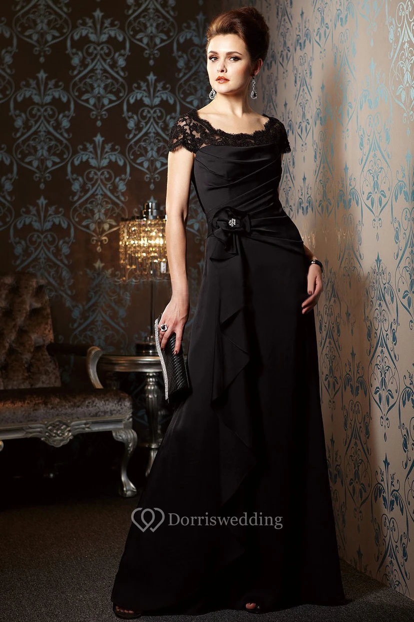 Langes, ärmelloses Brautmutterkleid mit Perlenstickerei und Rüschen