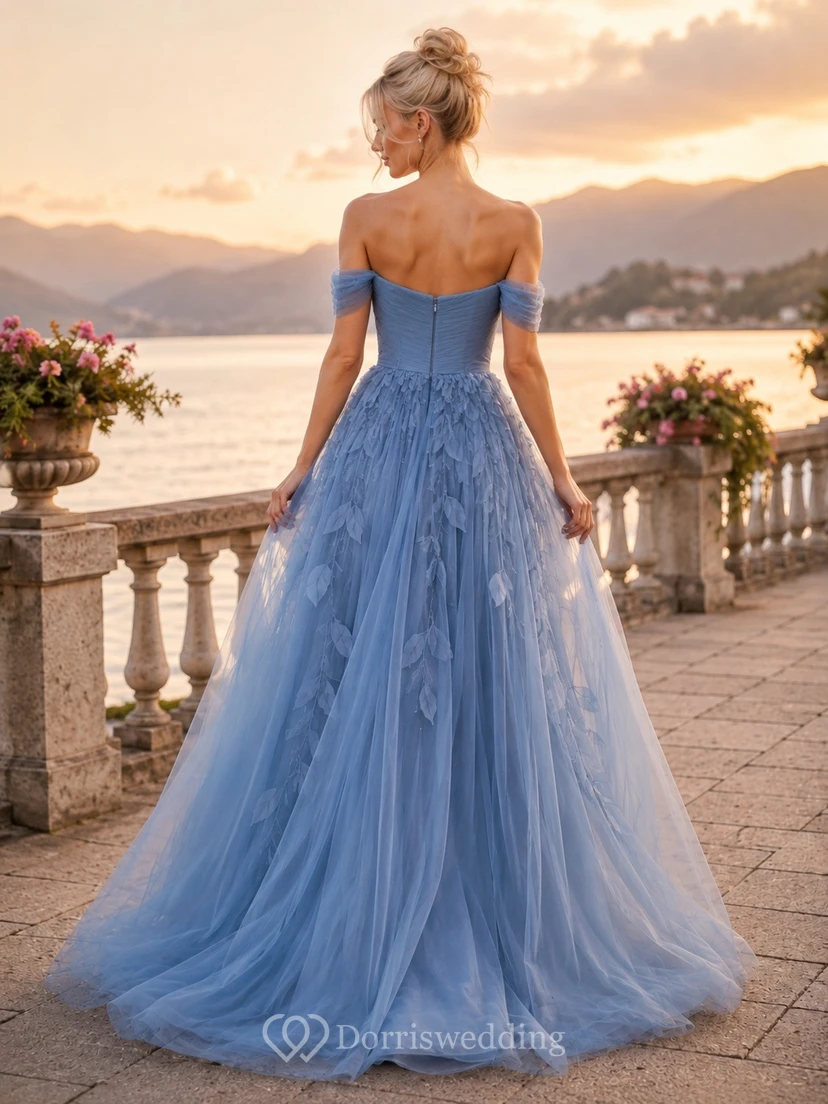 Vestido de noche de gala con volantes y escote Bardot de tul azul cielo view 2